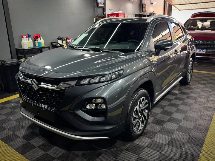 Suzuki Fronx gris con tratamiento cerámico