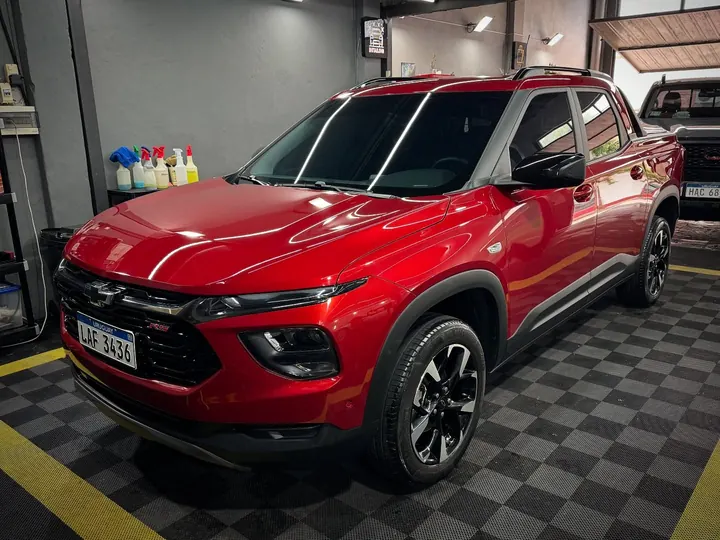 Chevrolet Montana roja con tratamiento cerámico